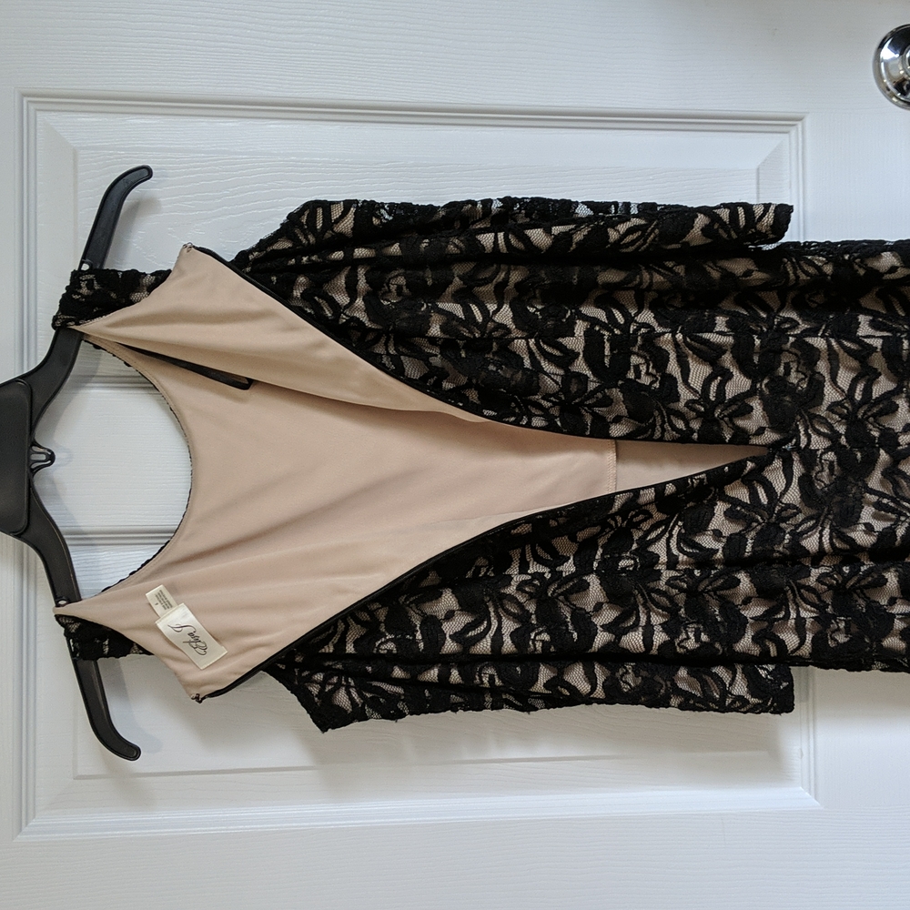 Eliza J lace dress with peek-a-boo shoulders Sz 6 - Picture 5 of 6